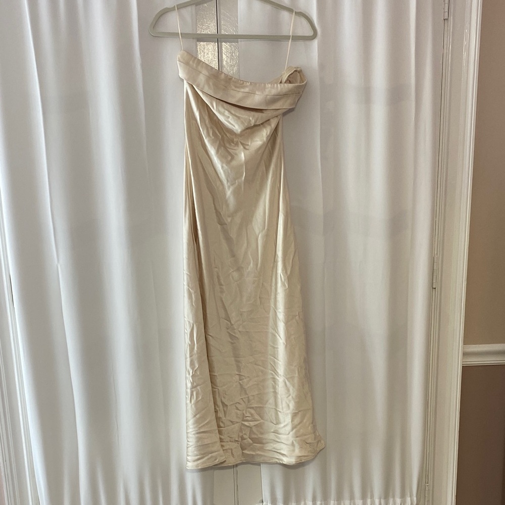 NWOT Chic Strapless Cream Dress